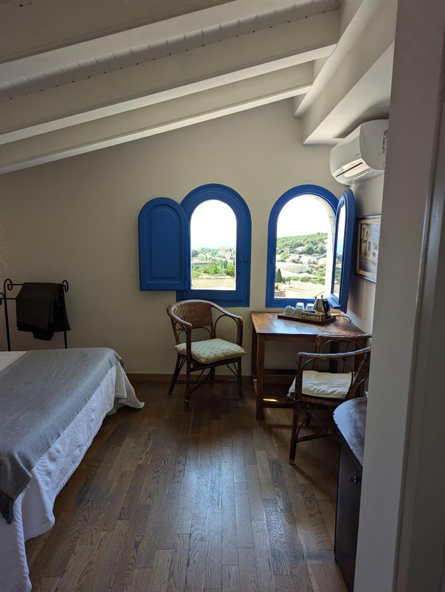Hostal De La Placa - Hotel Boutique Cabrils Buitenkant foto